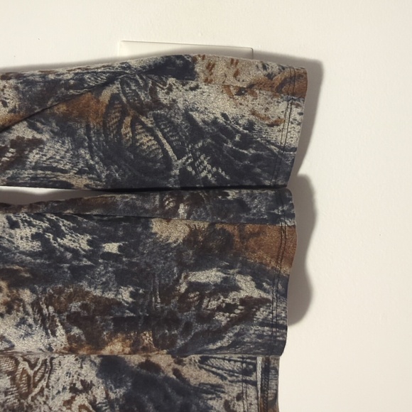 Elegant Multicolor V-Neck Women's Top - Picture 3 of 6